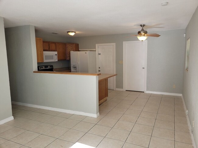 Foto del edificio - Live Close to It All in This Updated 3-Bed...