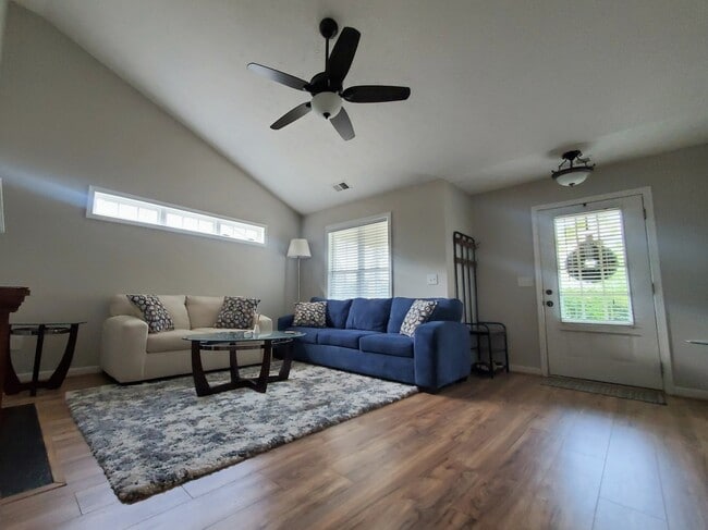 Building Photo - 401 Redwood Trail