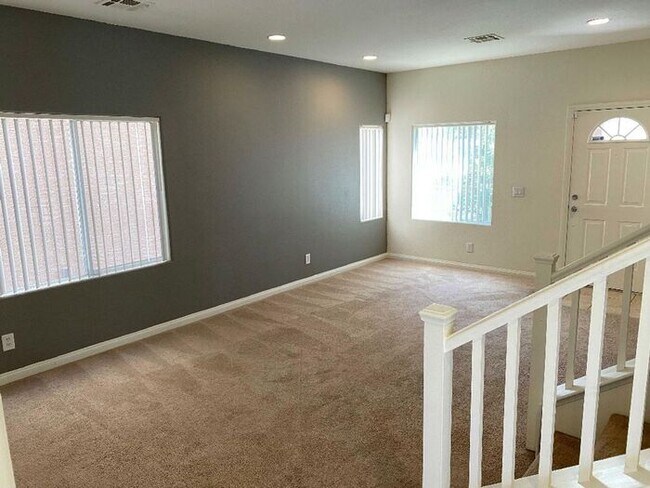 Foto del edificio - First Show: The first open showing is on 2/26 at 4PM. Please be prompt. We will be processing any...