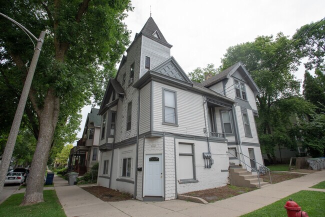 Building Photo - 2500 N Bartlett Ave