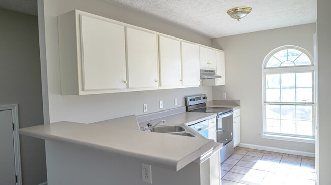 Building Photo - 1521 Center Pointe Dr