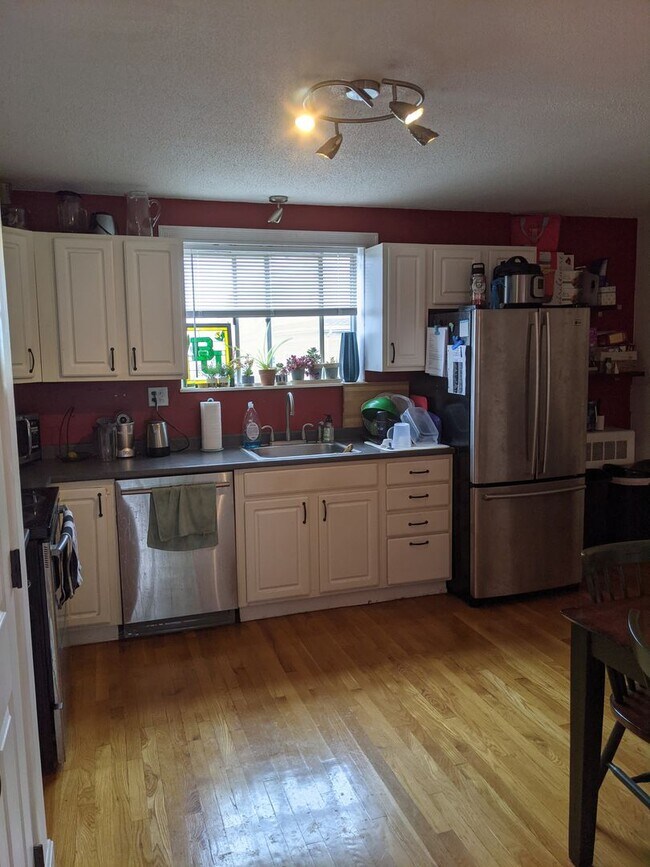 Foto del edificio - Somerville 2 bedroom with parking for 9/1