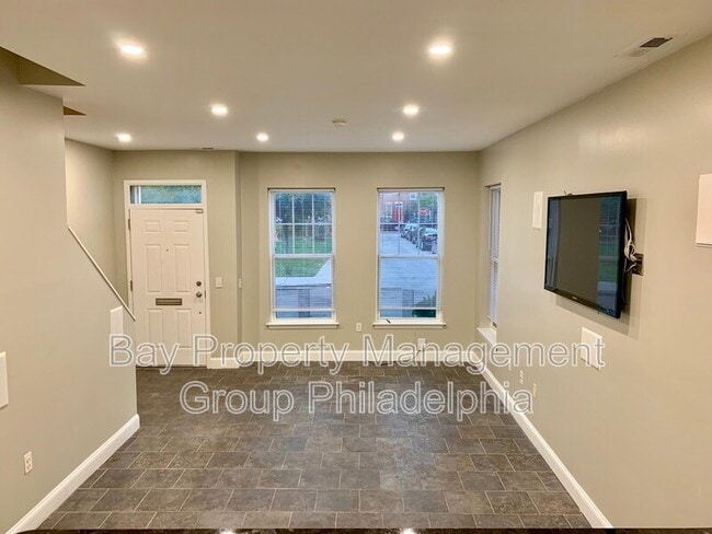Building Photo - 1227 Clymer St
