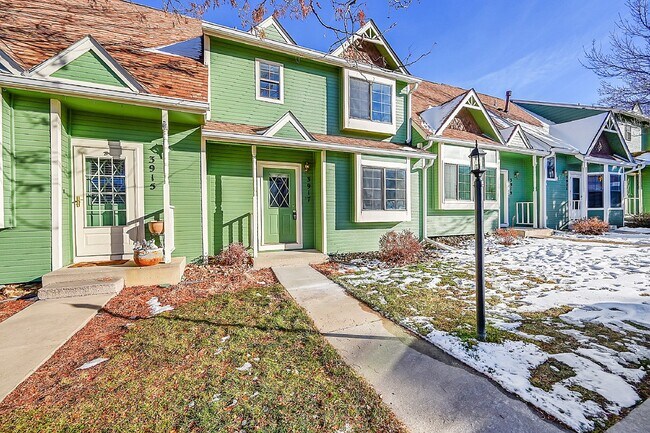 Building Photo - $1,650  2-Bed, 2 Bath Townhouse with Charm...