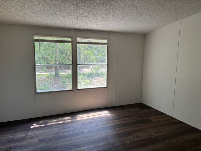 Foto del edificio - 3 bed 2 bath single family home in quiet area