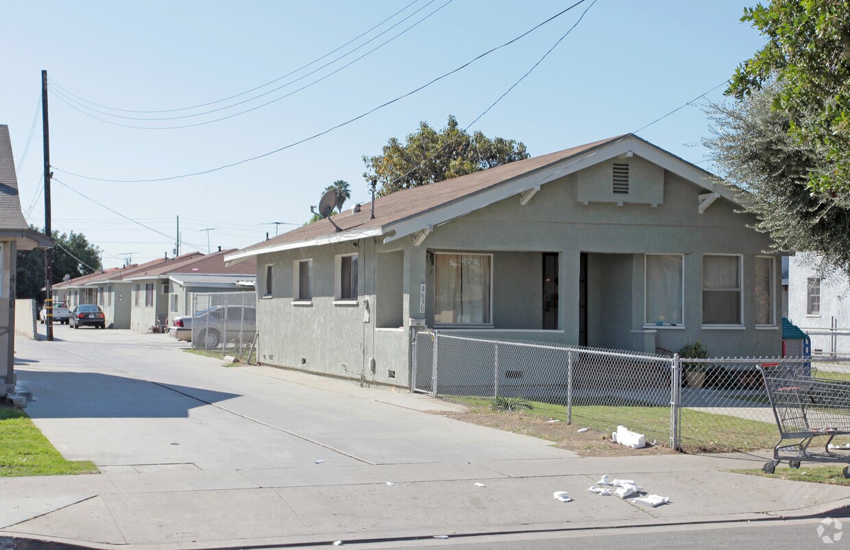 Foto principal - 4630 Live Oak St