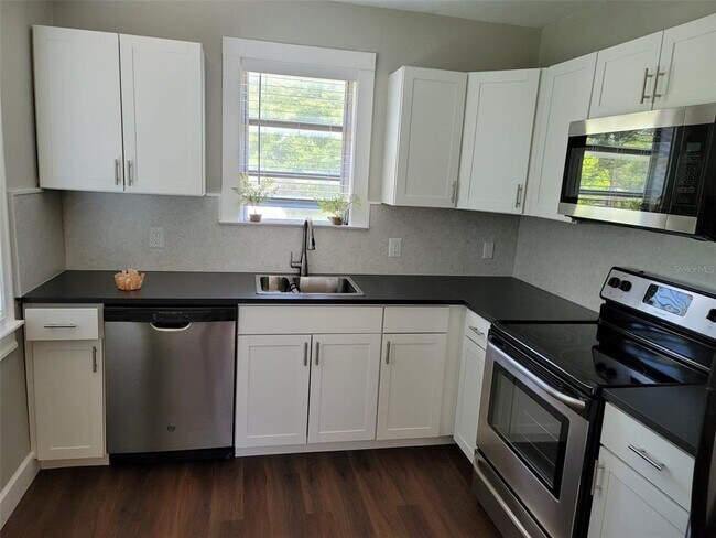Foto del edificio - 3301 W Woodlawn Ave