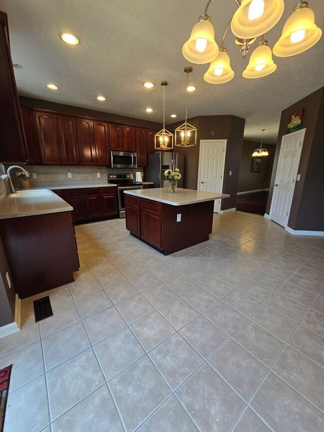 Foto del edificio - 4 Bedroom Single Family Home in Westfield
