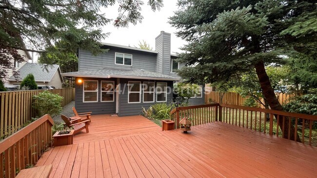 Foto del edificio - Inviting 3 BD | 2.5 BA Home w/ Massive Bac...
