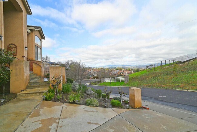 Building Photo - 909 Roselma Pl