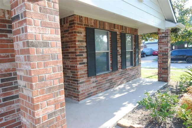 Building Photo - 5302 Cinnamon Lake Dr