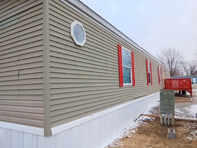 Building Photo - 200 N 28th St