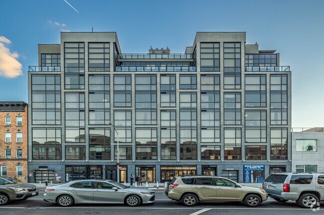 Building Photo - 11-12 44th Dr
