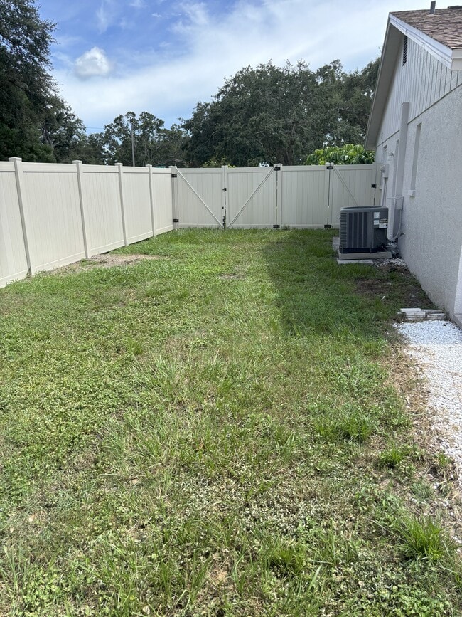 space to park boat/RV - 11241 Temple Ct