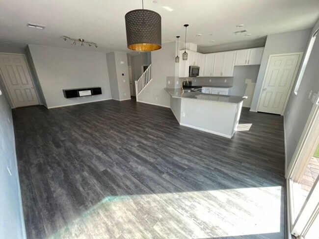 Foto del edificio - Wonderful two-story home with upgrades in ...