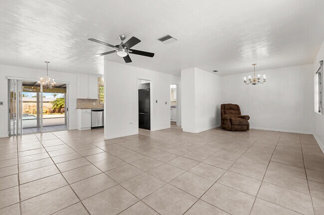 Foto del edificio - 225 E Ilex Dr