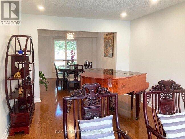 Building Photo - 1485 Greenbriar Dr