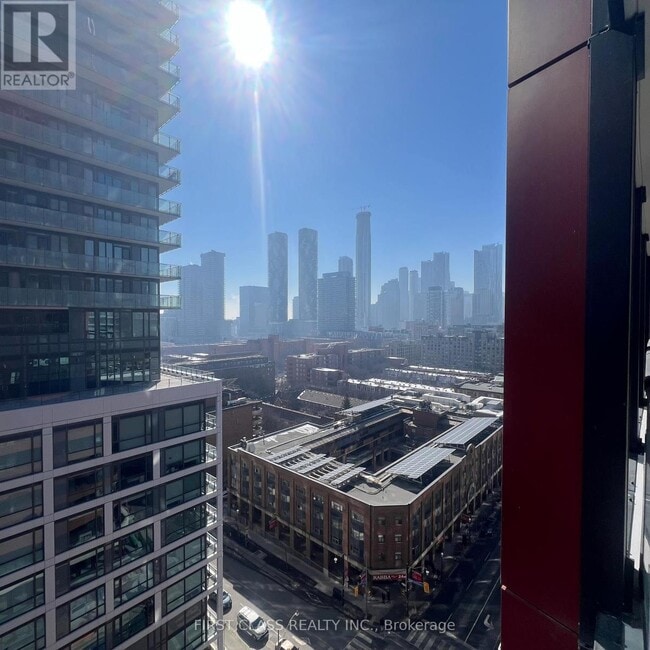 Photo du bâtiment - 180 Front St E