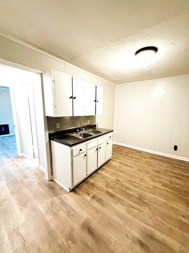 Foto del edificio - 616-622 14th St Quadplex