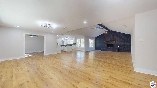 Building Photo - 10 Sweetbrush Ave