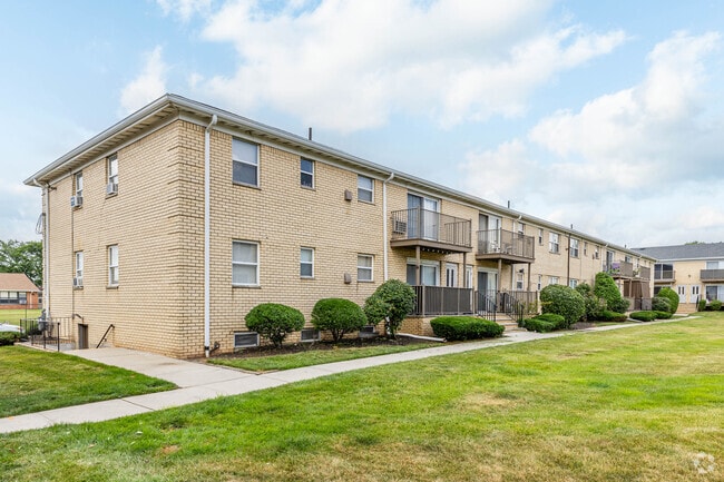 Building Photo - Carteret Gardens