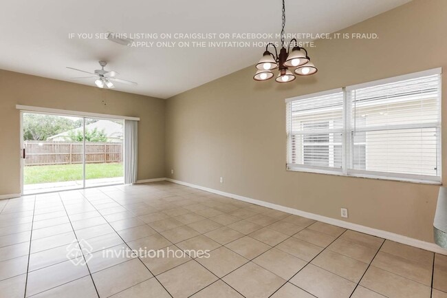 Foto del edificio - 7629 Clovelly Park Pl