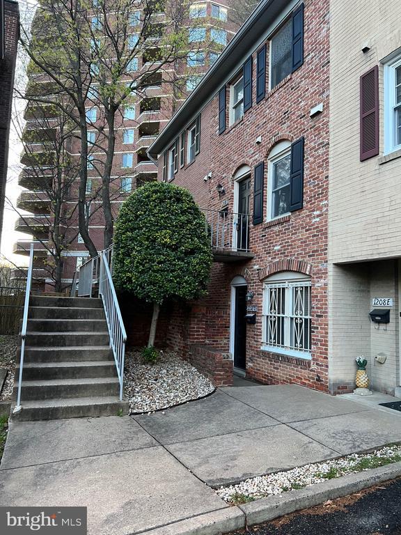 Primary Photo - 1208-C N Wayne St