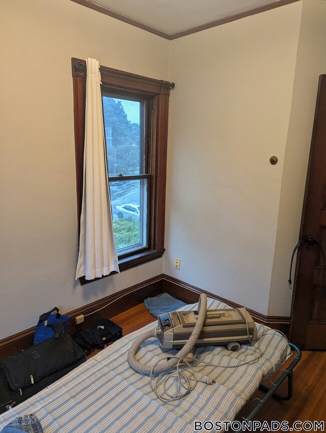 Building Photo - 1068 South St