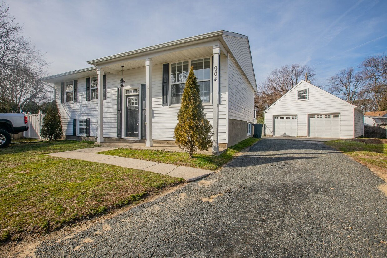 Foto principal - Beautiful 3BR/2BA Single-Family Home in Gl...