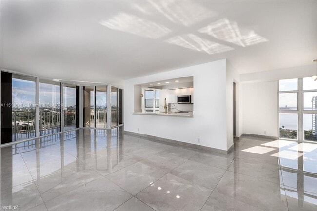 Building Photo - 3 br, 2.5 bath House - 1000 Quayside Ter A...