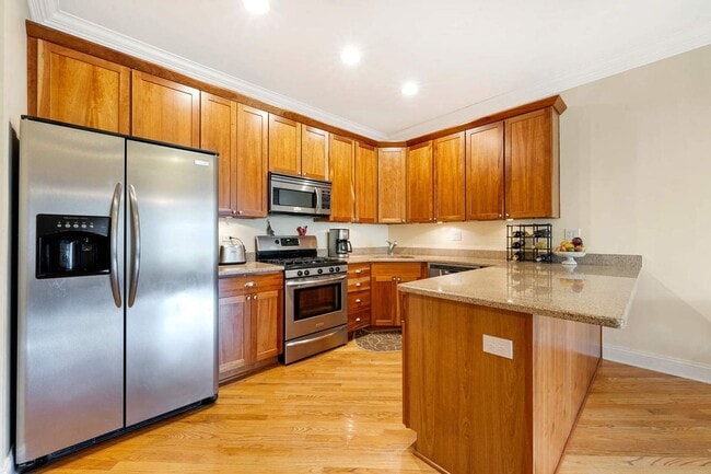 Building Photo - 847 Ridge Ave