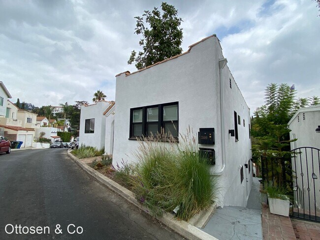 Building Photo - 1 br, 1 bath House - 3109 1/2 Berkeley Circle