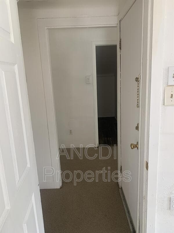 Building Photo - 10 Church St