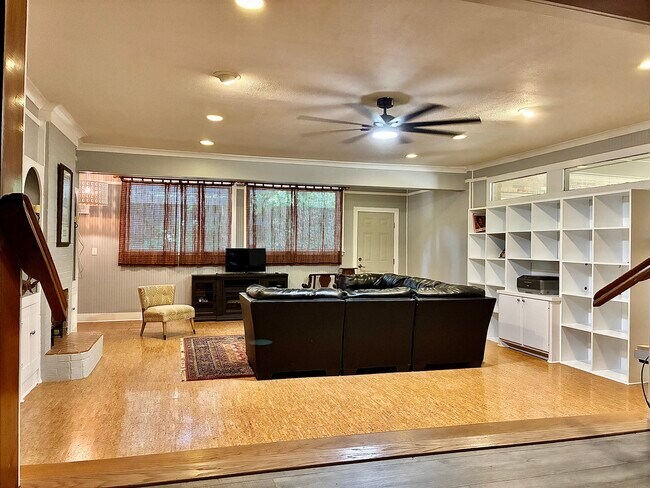 Foto del edificio - 4429 Brook Dr