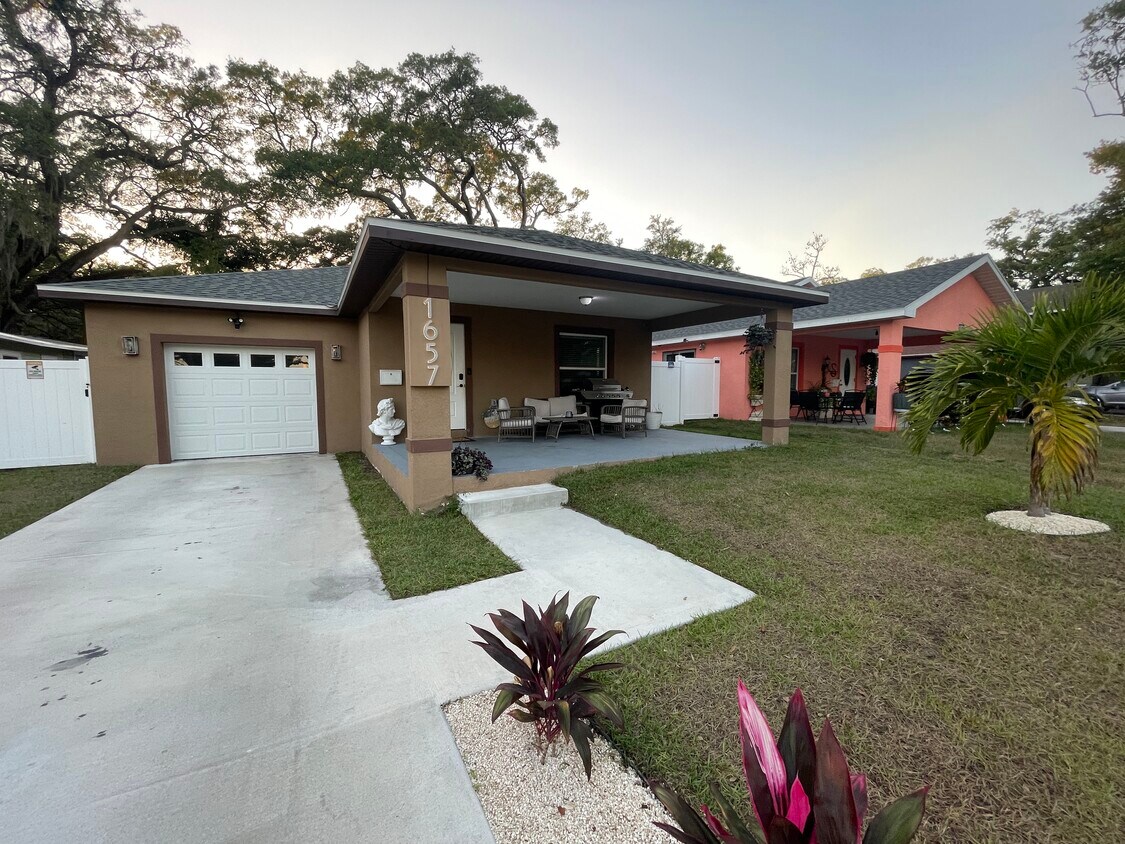 16571612 12th St S, Saint Petersburg, FL 33705 House Rental in Saint