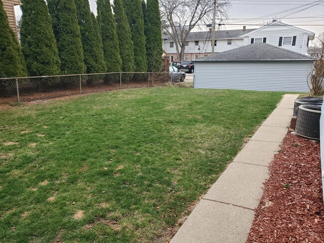 Fenced in backyard - 8919 W Tripoli Ave