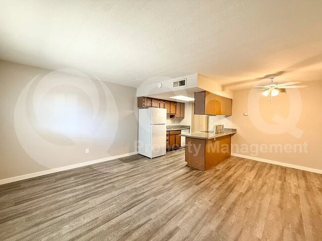 Building Photo - 3002 E Waltann Ln
