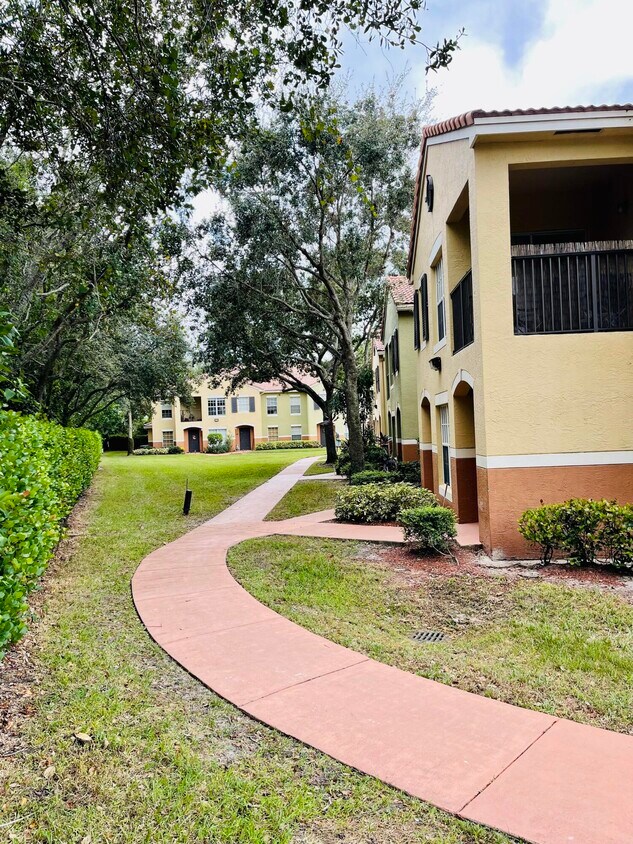 10294 Fox Trial Rd, Royal Palm Beach, FL 33411 Condo for Rent in Royal Palm Beach, FL