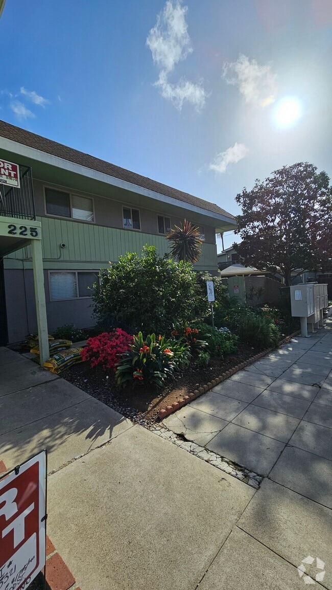 Building Photo - Redwood Terrace