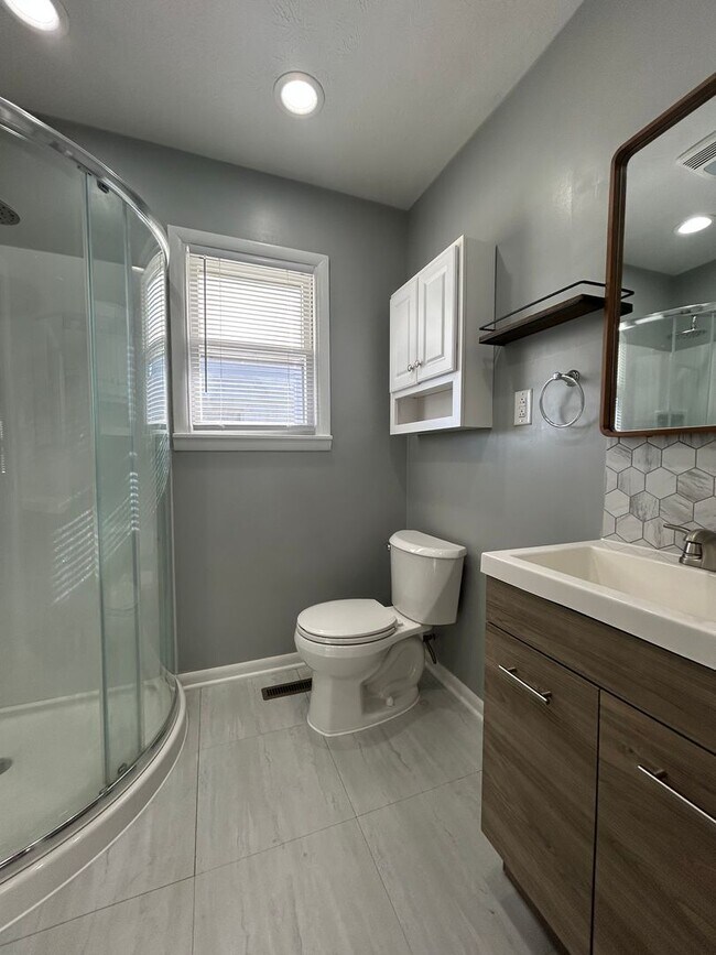 Foto del edificio - Updated 2 Bed 1 Bath Available Now!