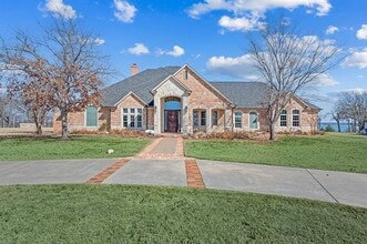Building Photo - 208 Highpoint Cir