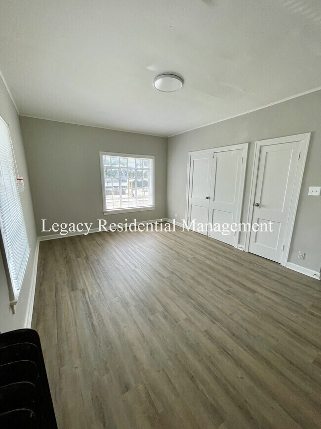 Foto del edificio - 5140 E Washington St