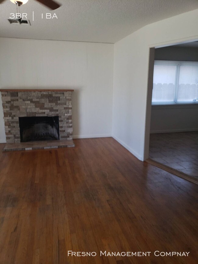 Foto del edificio - 4403 E Norwich Ave