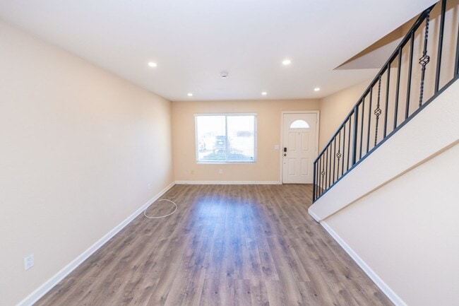 Foto del edificio - 2 Bedroom 1.5 Bath Available Now in El Cajon! AC/OFF STREET PARKING/IN UNIT LAUNDRY