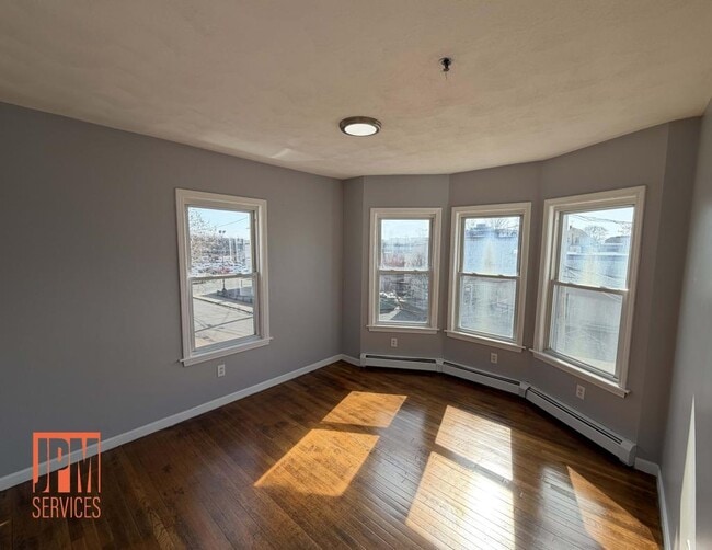 Building Photo - 10 Joyce St