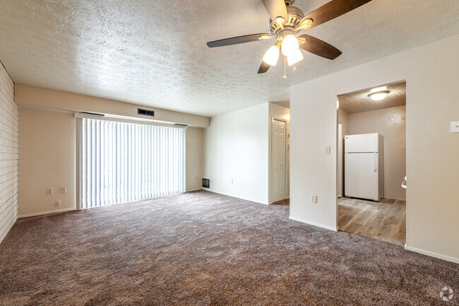 2BR, 1BA - 700SF - Lake Street Apartments