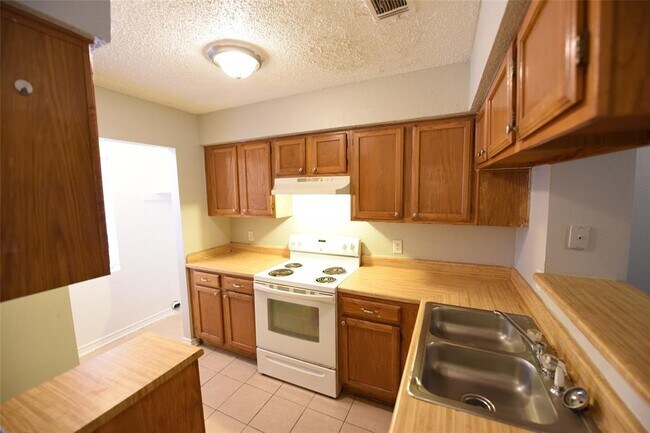 Building Photo - 2157 Aspen Dr
