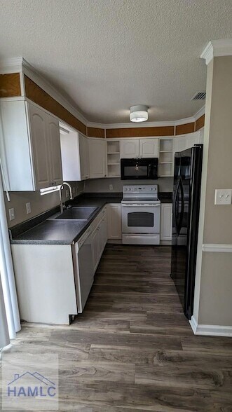 Foto del edificio - 1100 Pineland Ave