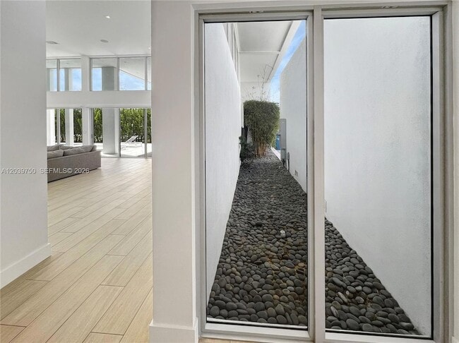 Building Photo - 16582 Botaniko Dr S