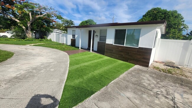 Foto del edificio - 1754 NE 48th Ct